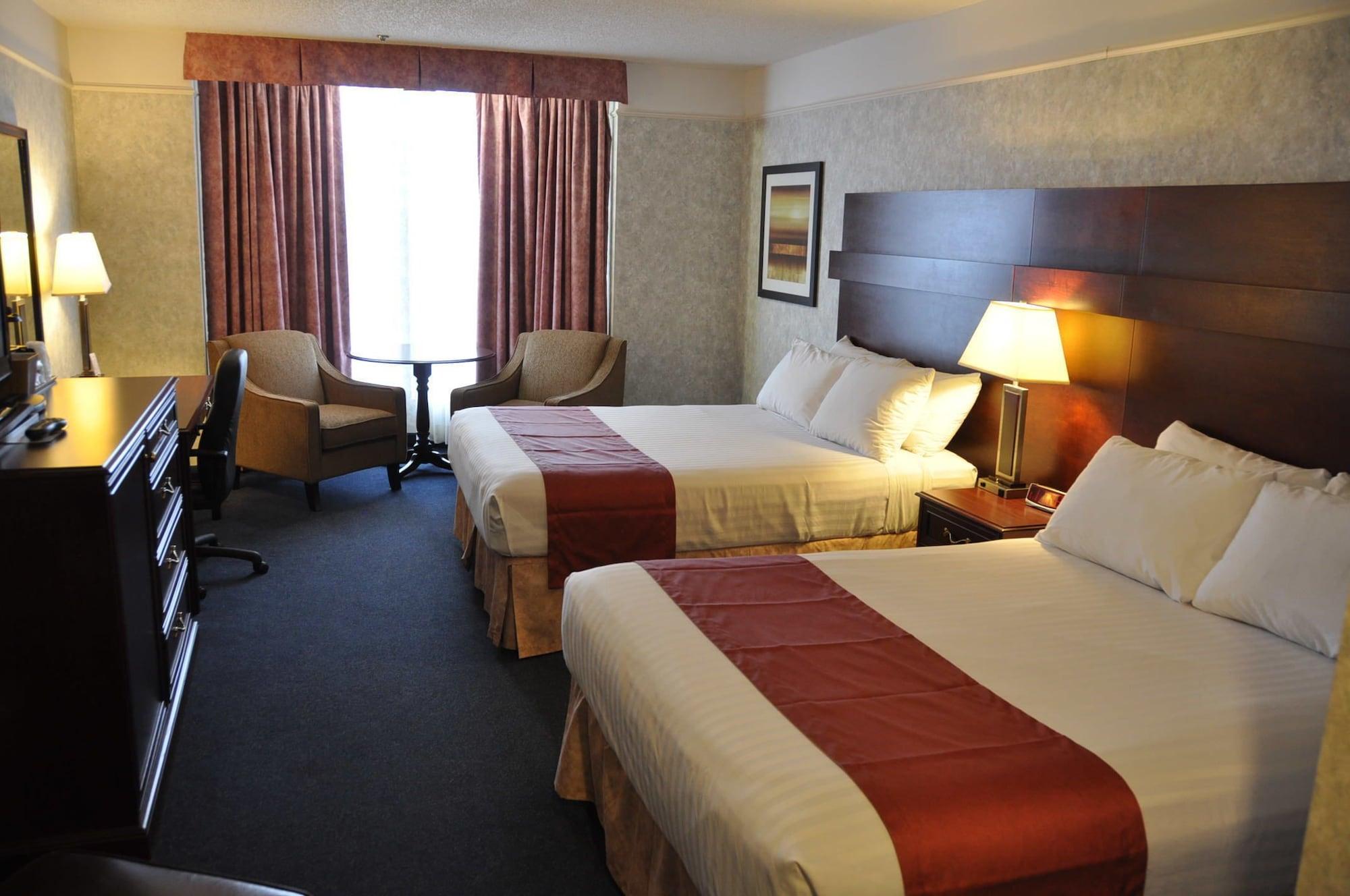 Travelodge By Wyndham Lloydminster Esterno foto