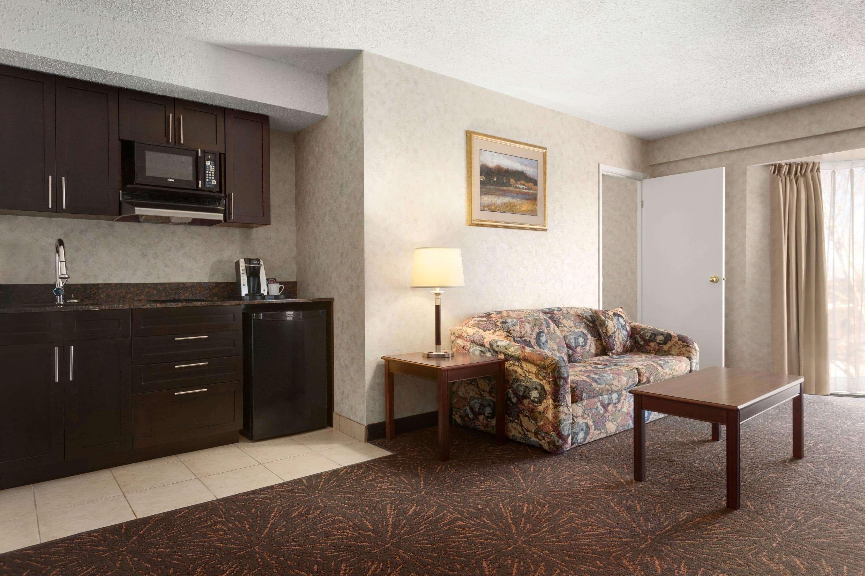 Travelodge By Wyndham Lloydminster Esterno foto