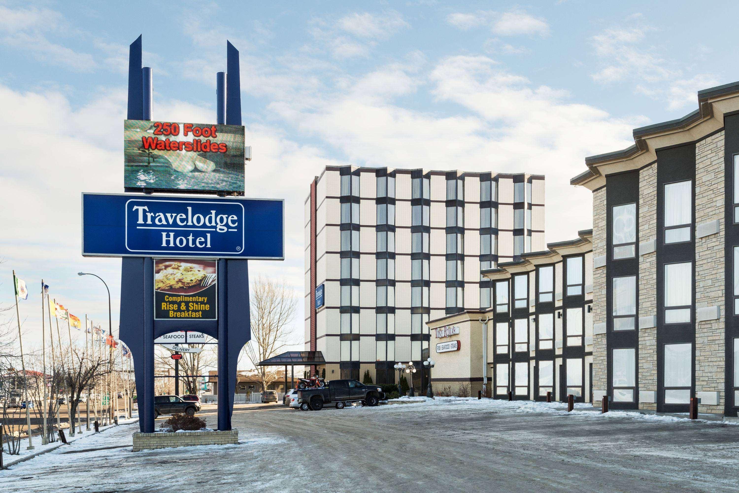 Travelodge By Wyndham Lloydminster Esterno foto