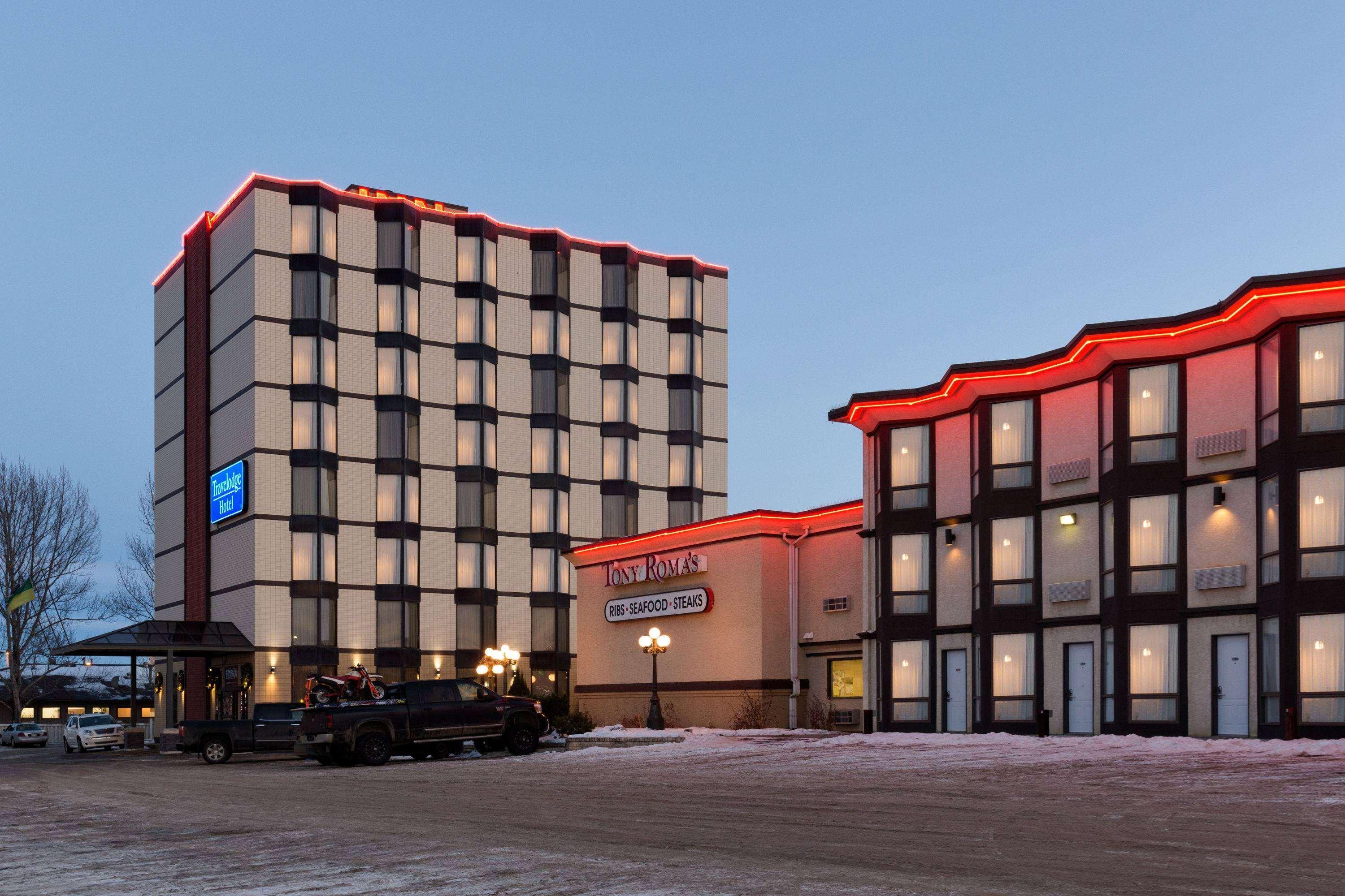 Travelodge By Wyndham Lloydminster Esterno foto
