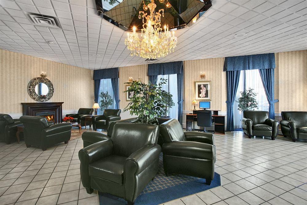 Travelodge By Wyndham Lloydminster Esterno foto