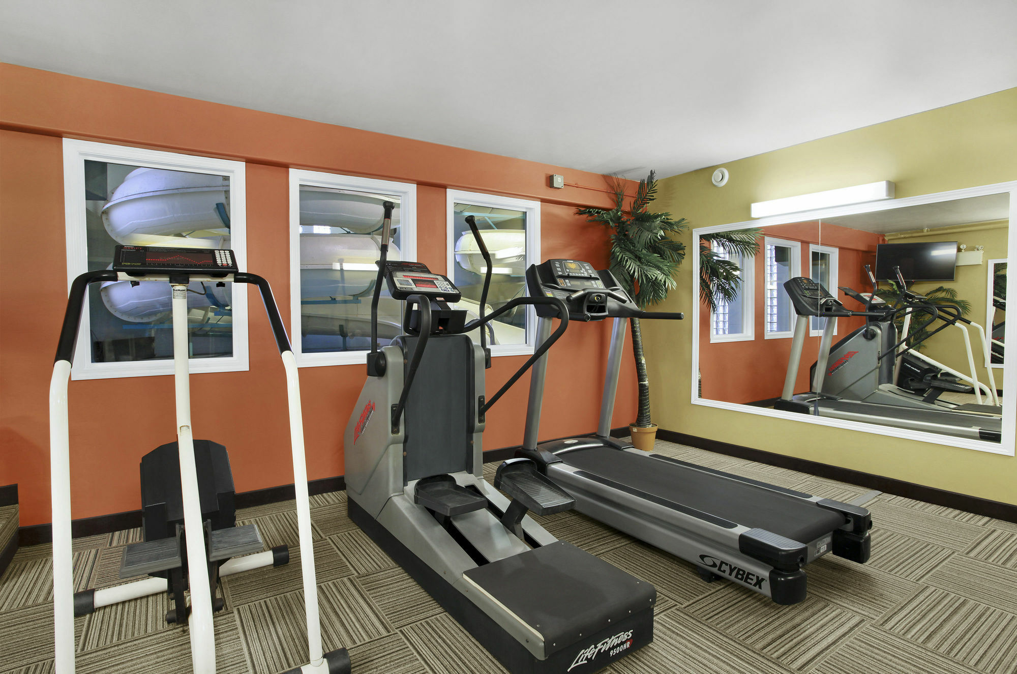 Travelodge By Wyndham Lloydminster Esterno foto